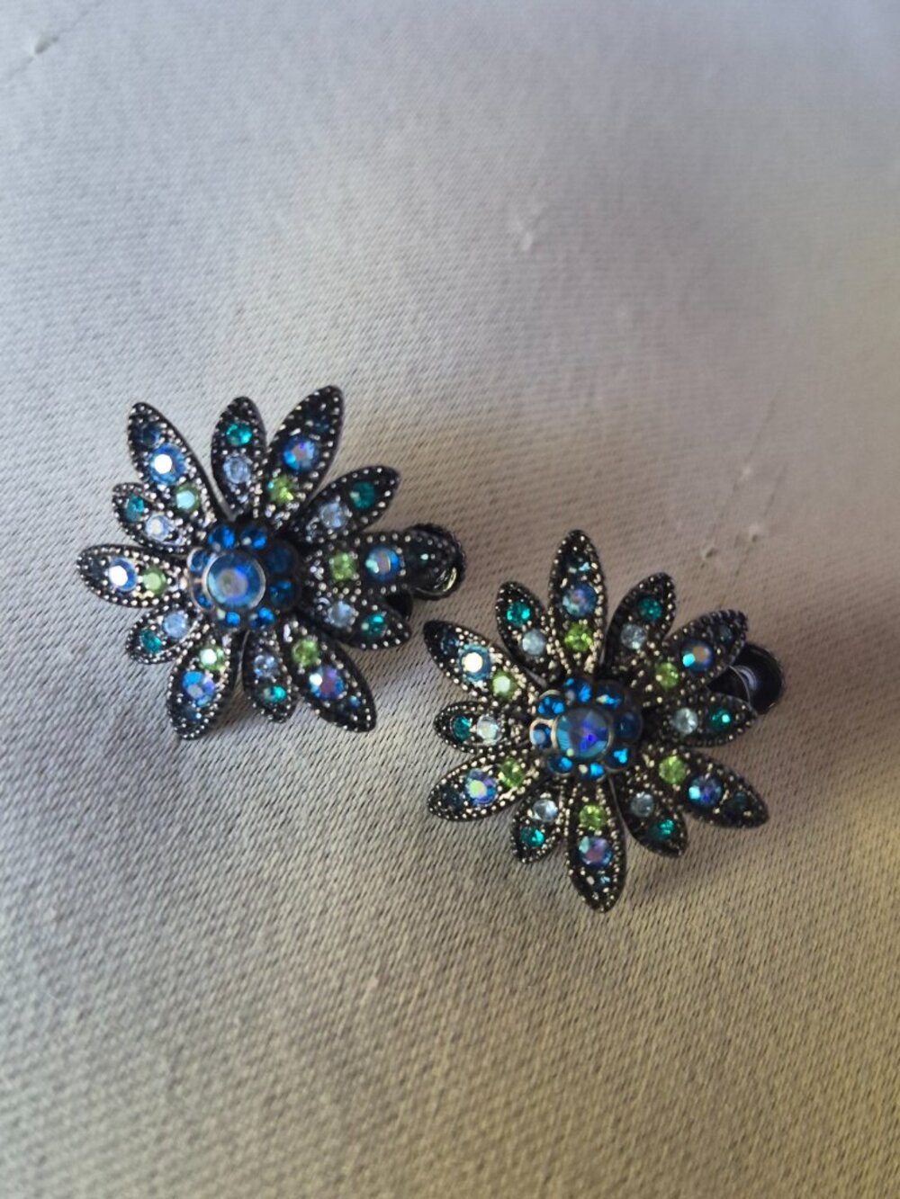 Vintage Avon Starburst Flower Screw Back Earrings Blue Green Rhinestone RARE